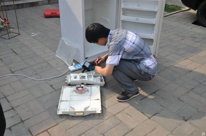 南宁容声冰箱维修现场案例